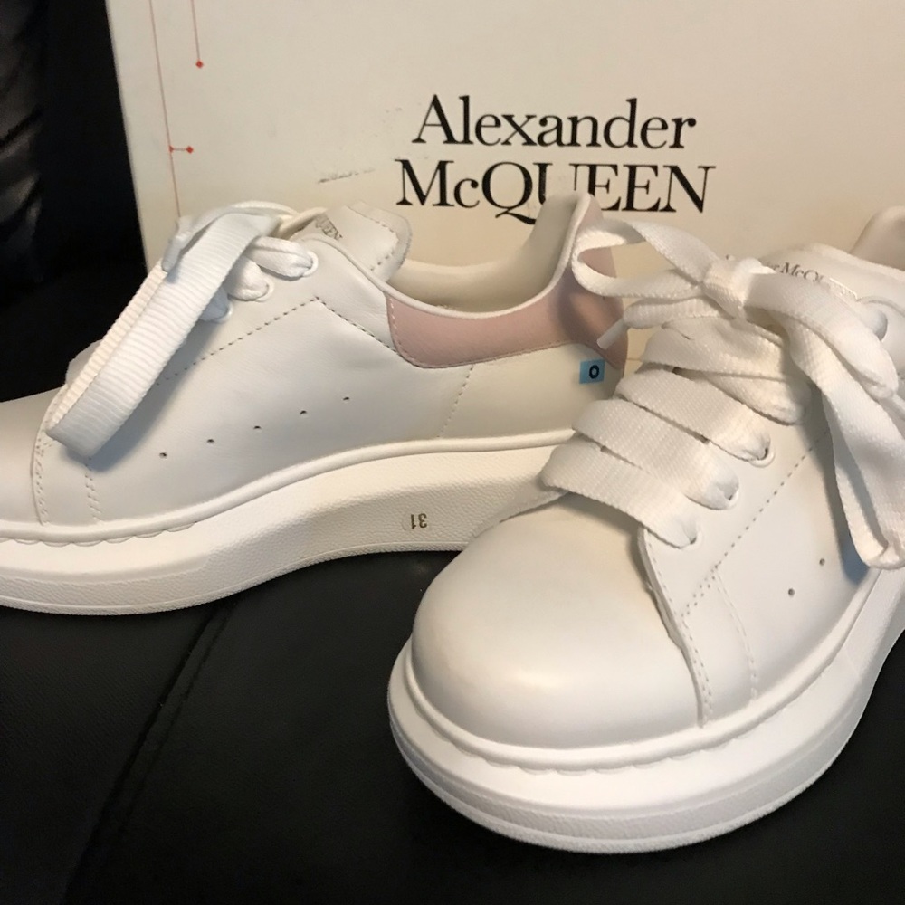 Chunky lace up girl sneakers 13
